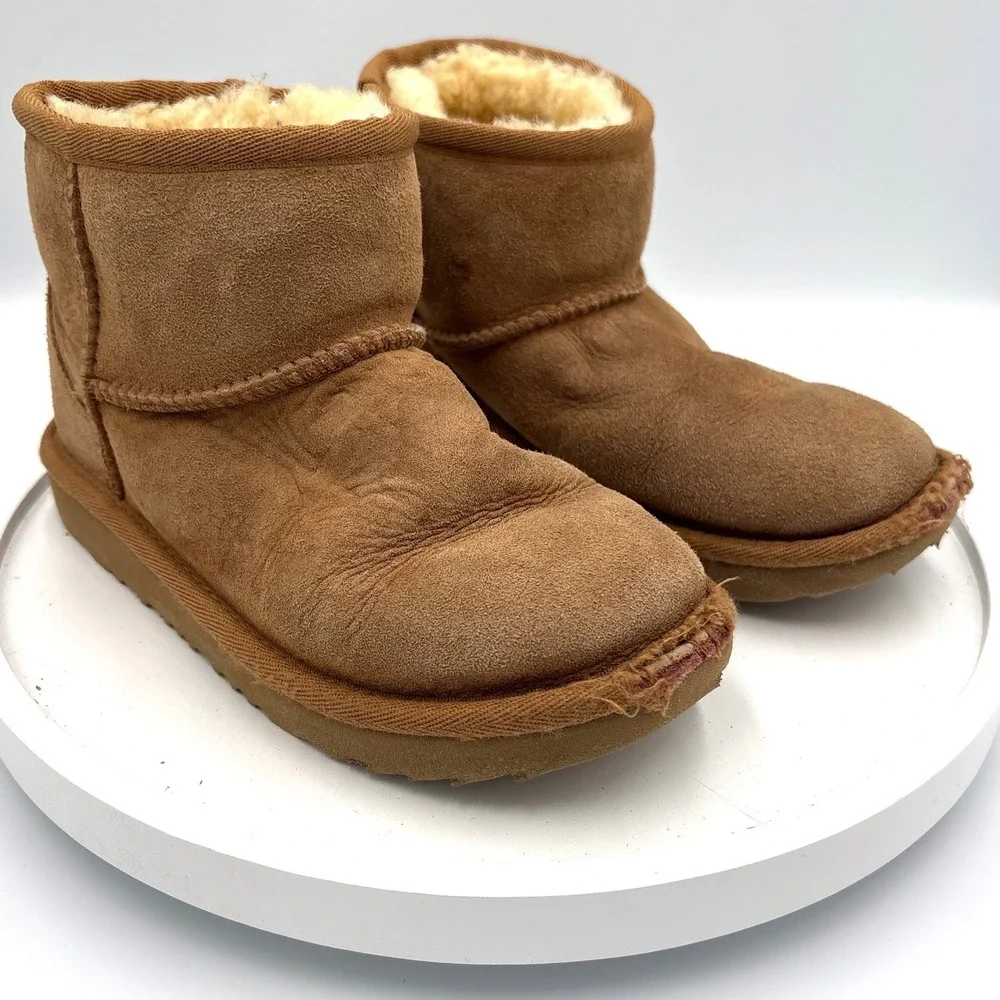 UGG Classic Ultra Mini Boots Size 13 Chestnut Kids Winter Cozy Suede 1017715K